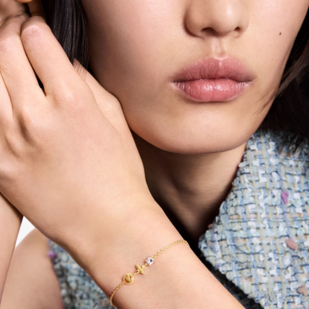 Louis Vuitton Petit Louis Bracelet in Gold